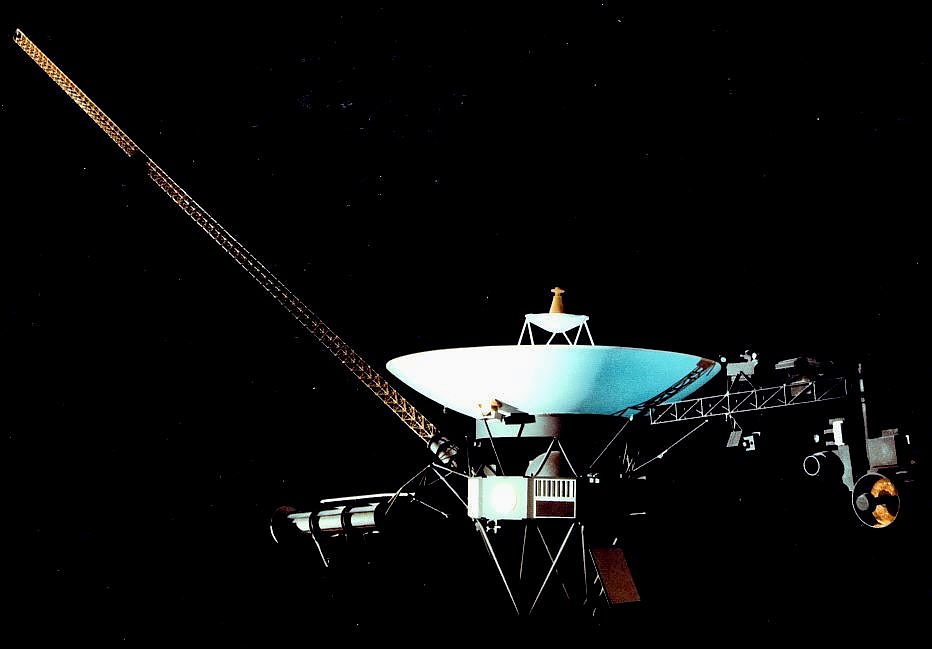 При американска космическа програма Вояджър вторият кораб е изтрелян преди първия.