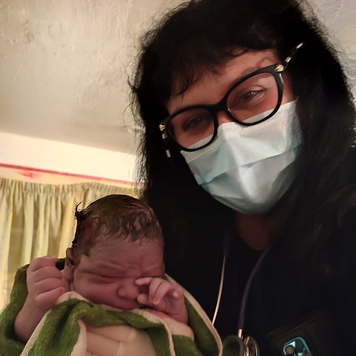 Мед. сестра даде живот на новородено бебе