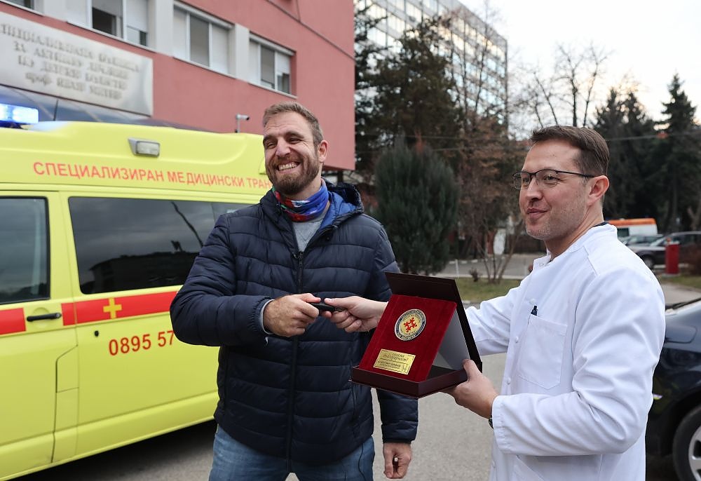 Педиатрията в София получи линейка от
