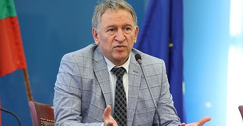Здравният министър - един от пациентите на