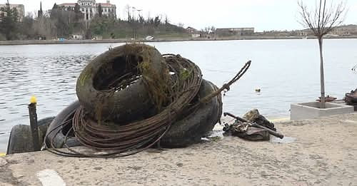 В Созопол водолази изчистиха морското дъно.
