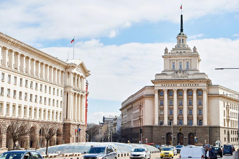 Народното събрание пак се мести в бившия партиен дом