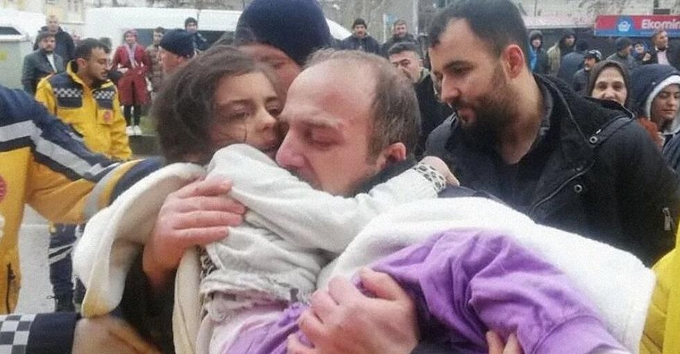 Изпод руините: Спасиха 5-годишно момиченце