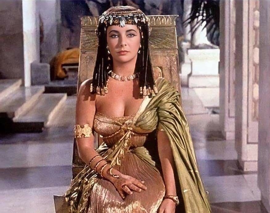 Клеопатра владеела 9 езика, пишела книги, занимавала се с наука