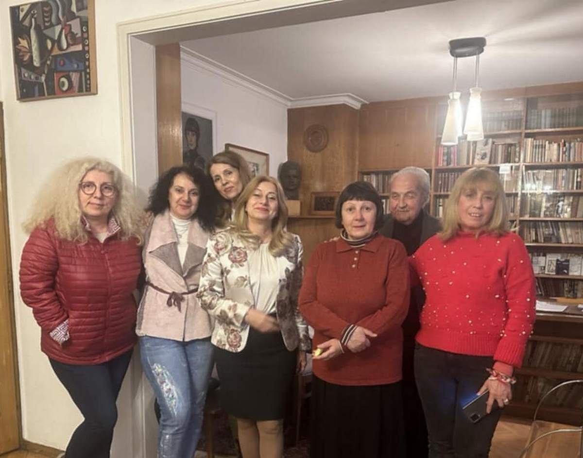 14 български журналисти със сборник разкази, пътеписи, стихотворения и размисли„Око на времето“