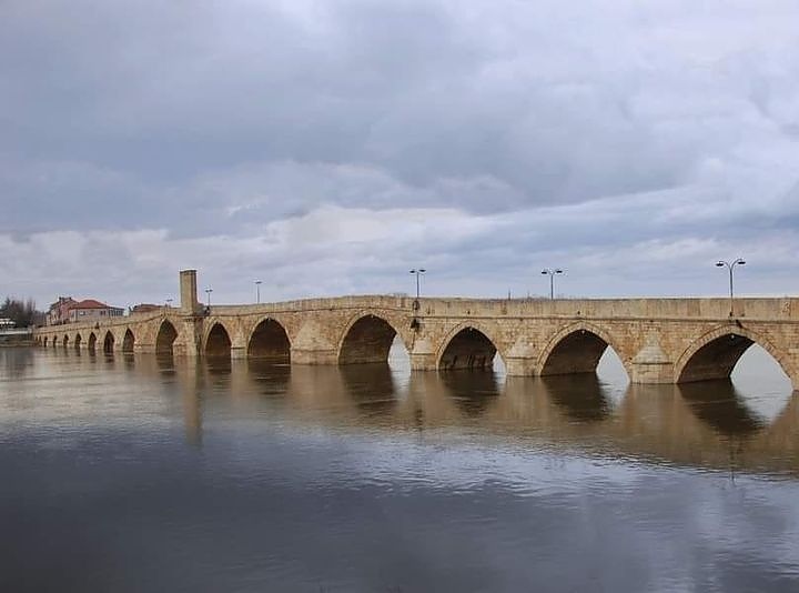 Легендата за Стария мост или Моста на Мустафа паша