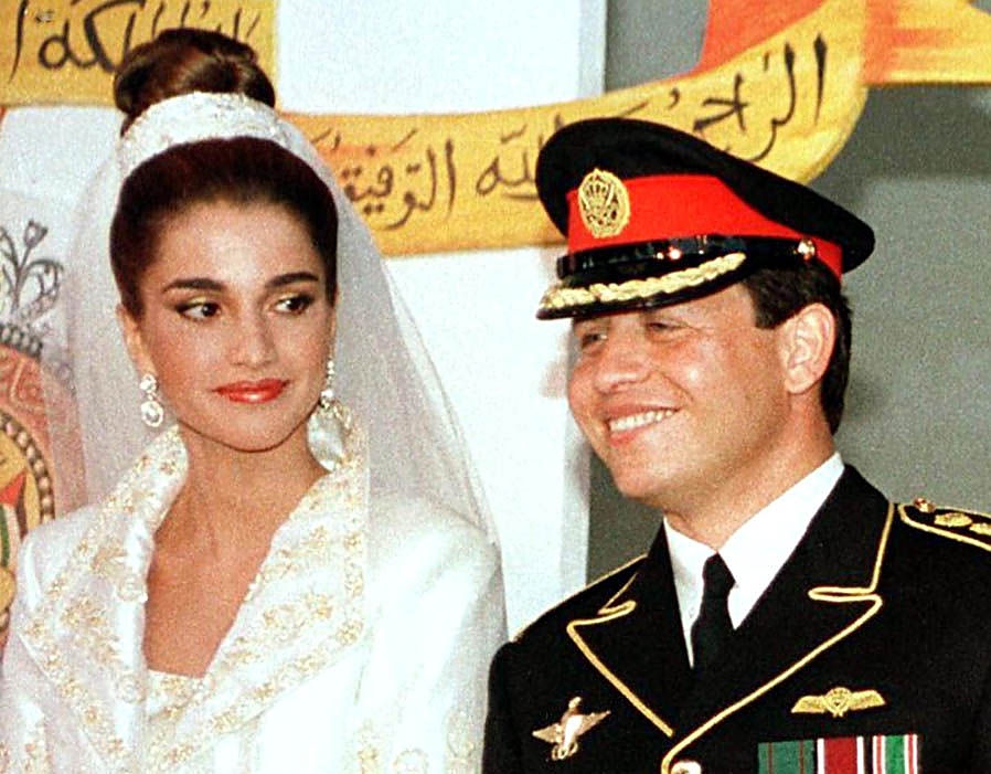 Британката Тони Гардинер няколко години след като е административен асистент на филма “Лорънс Арабски” става съпруга на йорданския крал.