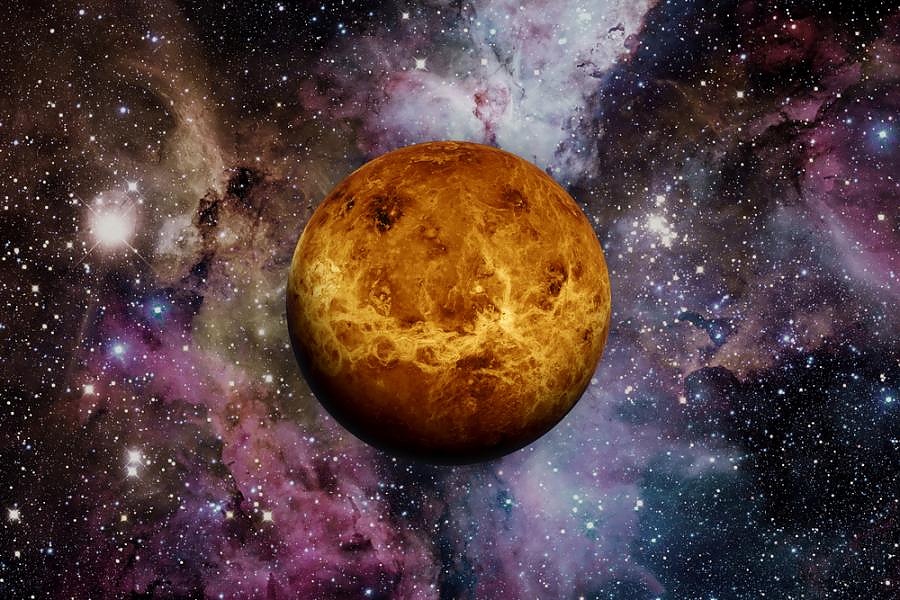 Венера е планетата, която няма свой естествен спътник.