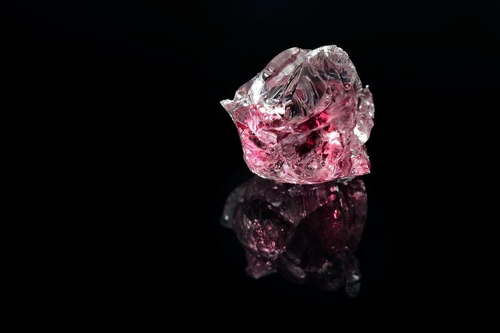 Открит е най-редкият минерал в недрата на Земята на дълбочина 660 км