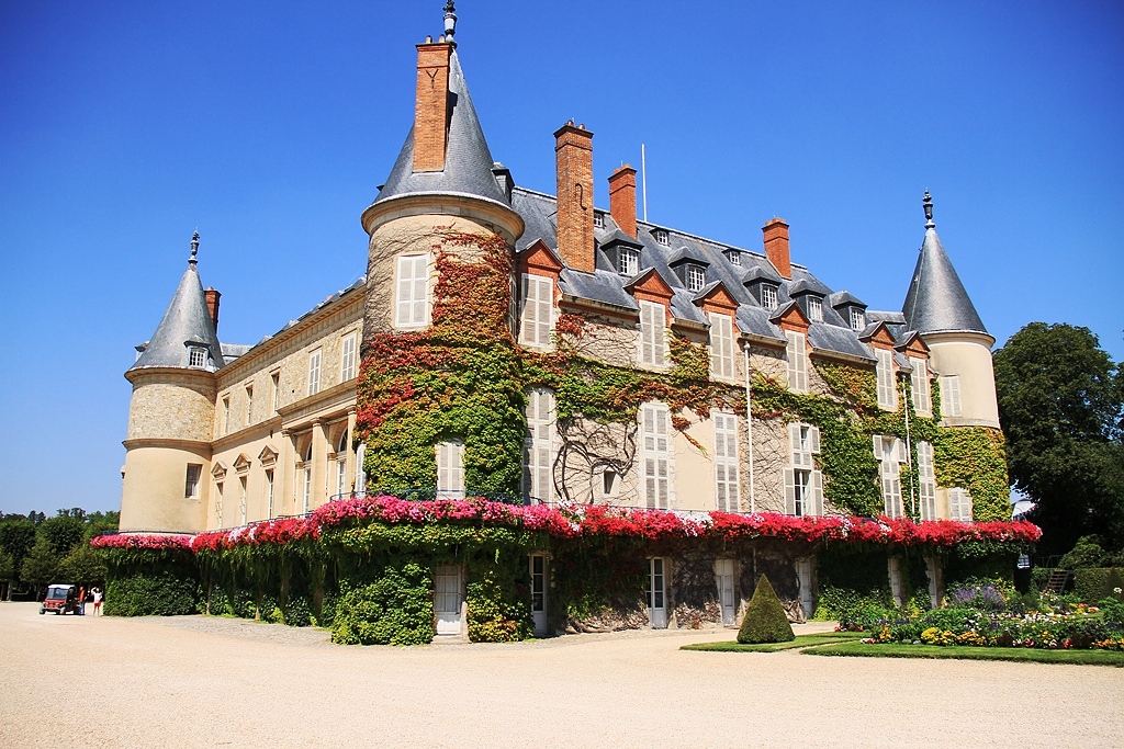 Замъкът Рамбуйе е лятна резиденция на президента на Франция.