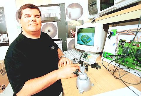Филип Кан прави първата снимка с мобилен телефон на 11 юни 1997 г.