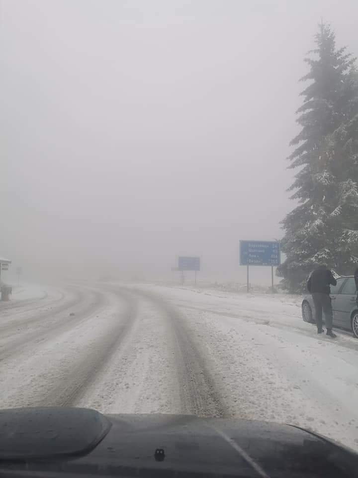 Първи сняг наваля на Петрохан