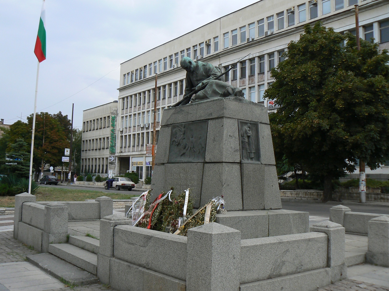 Паметника на скърбящия войн за загиналите в Сръбско-българската война във Видин