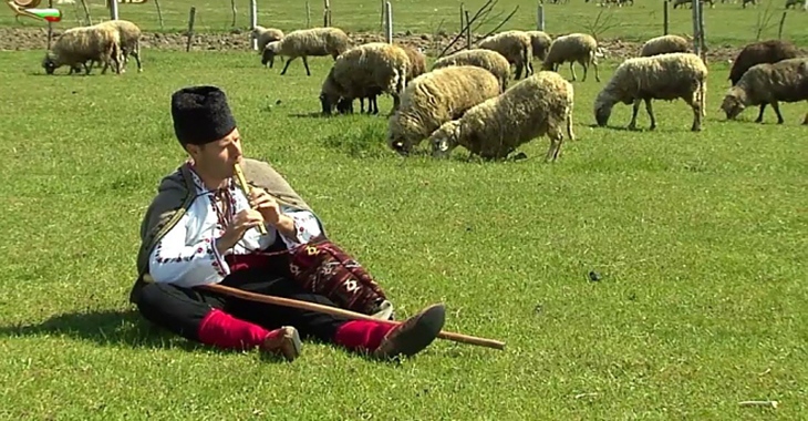 Заблеяло ми агънце, изпълнява Борис Машалов