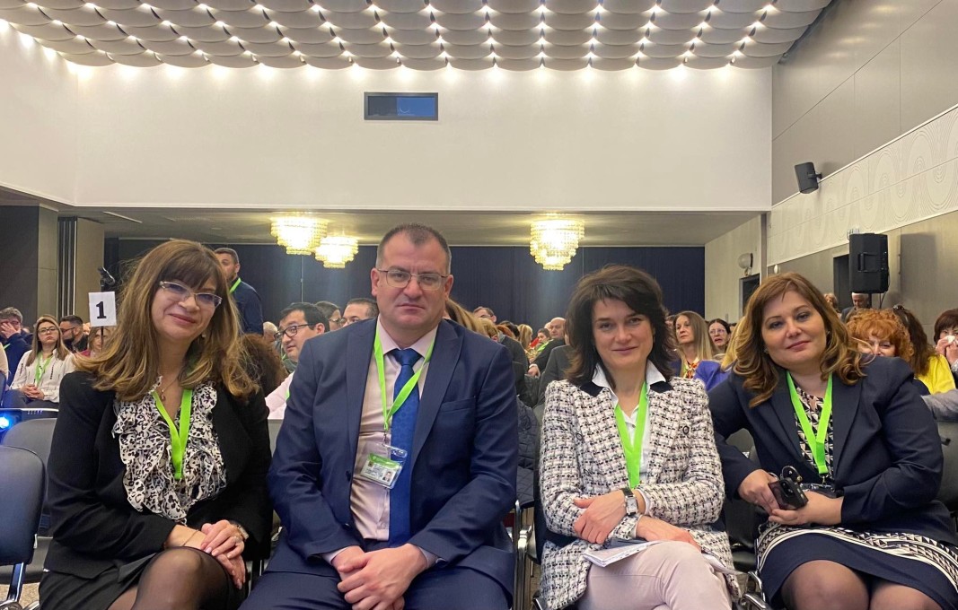 Магистър-фармацевти Анжела Мизова, Димитър Маринов, Велина Григорова и проф. Асена Сербезова (от ляво на дясно)