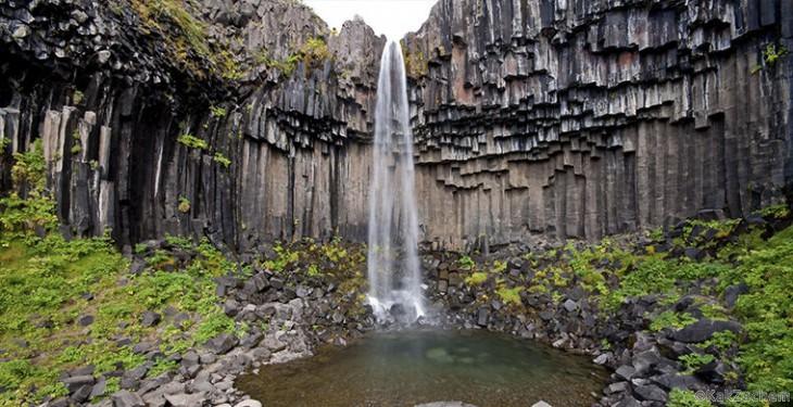 Водопад сред многоъгълници, Исландия